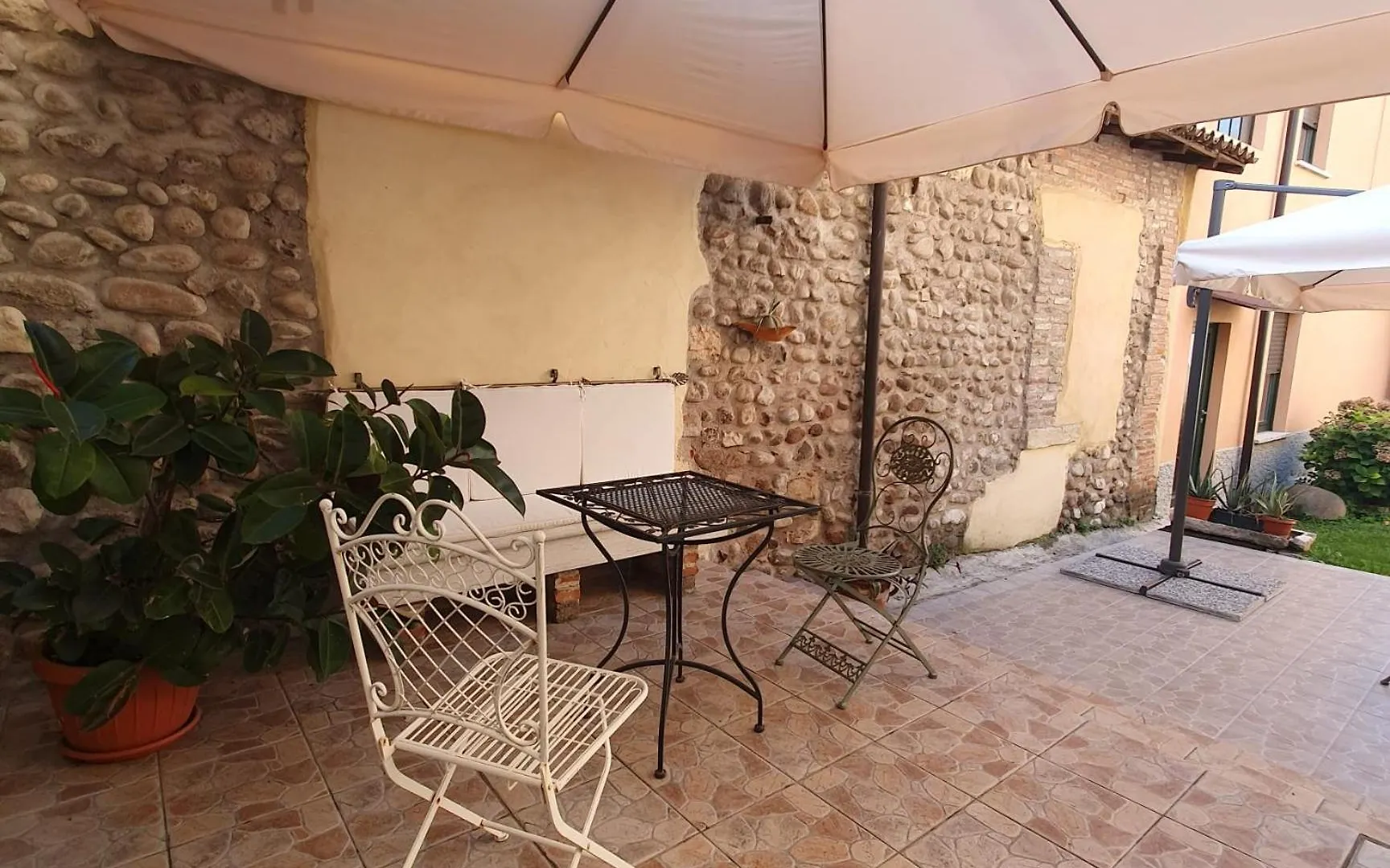 Guest house Gesuitirooms Sona Italy